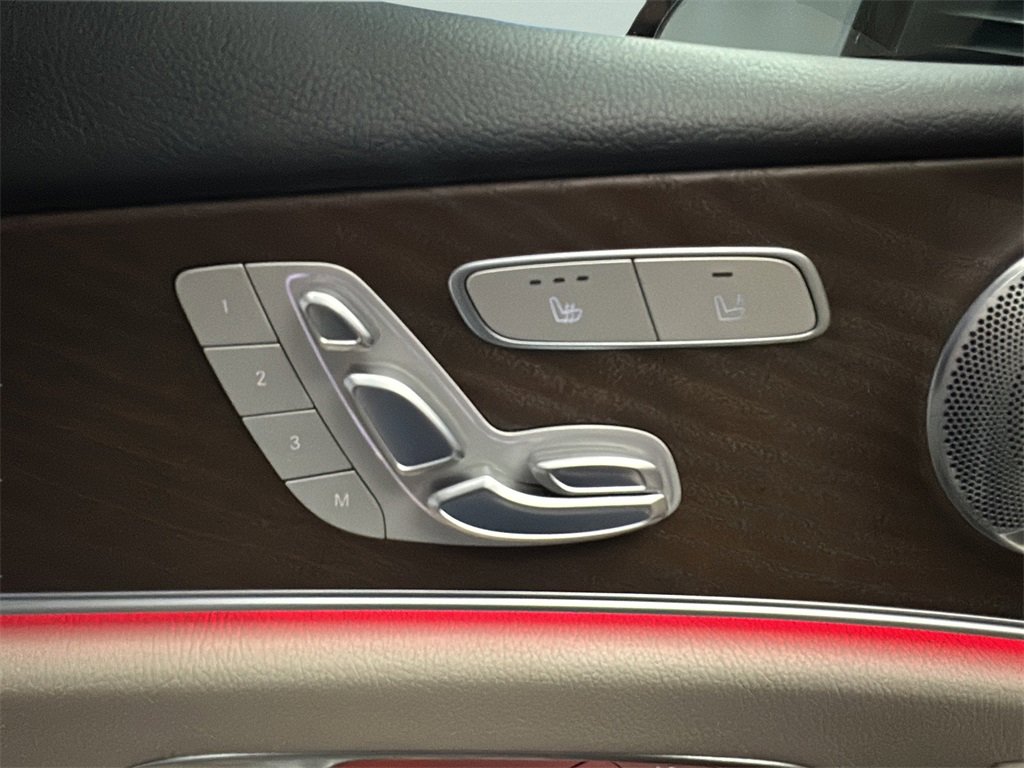 Used 2017 Mercedes-Benz E 300 4MATIC image 11