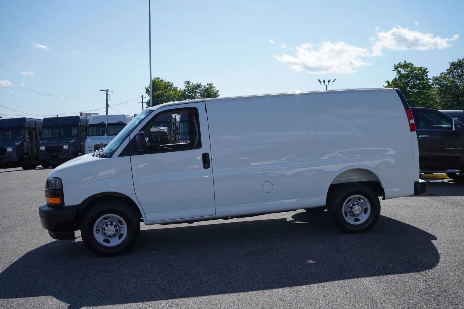 Used 2025 Chevrolet Express 2500 w/ Communications Package RWD image 8