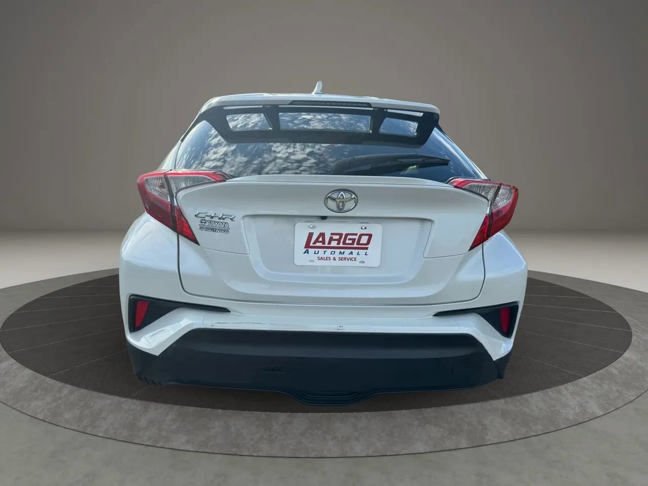 Used 2020 Toyota C-HR LE image 8