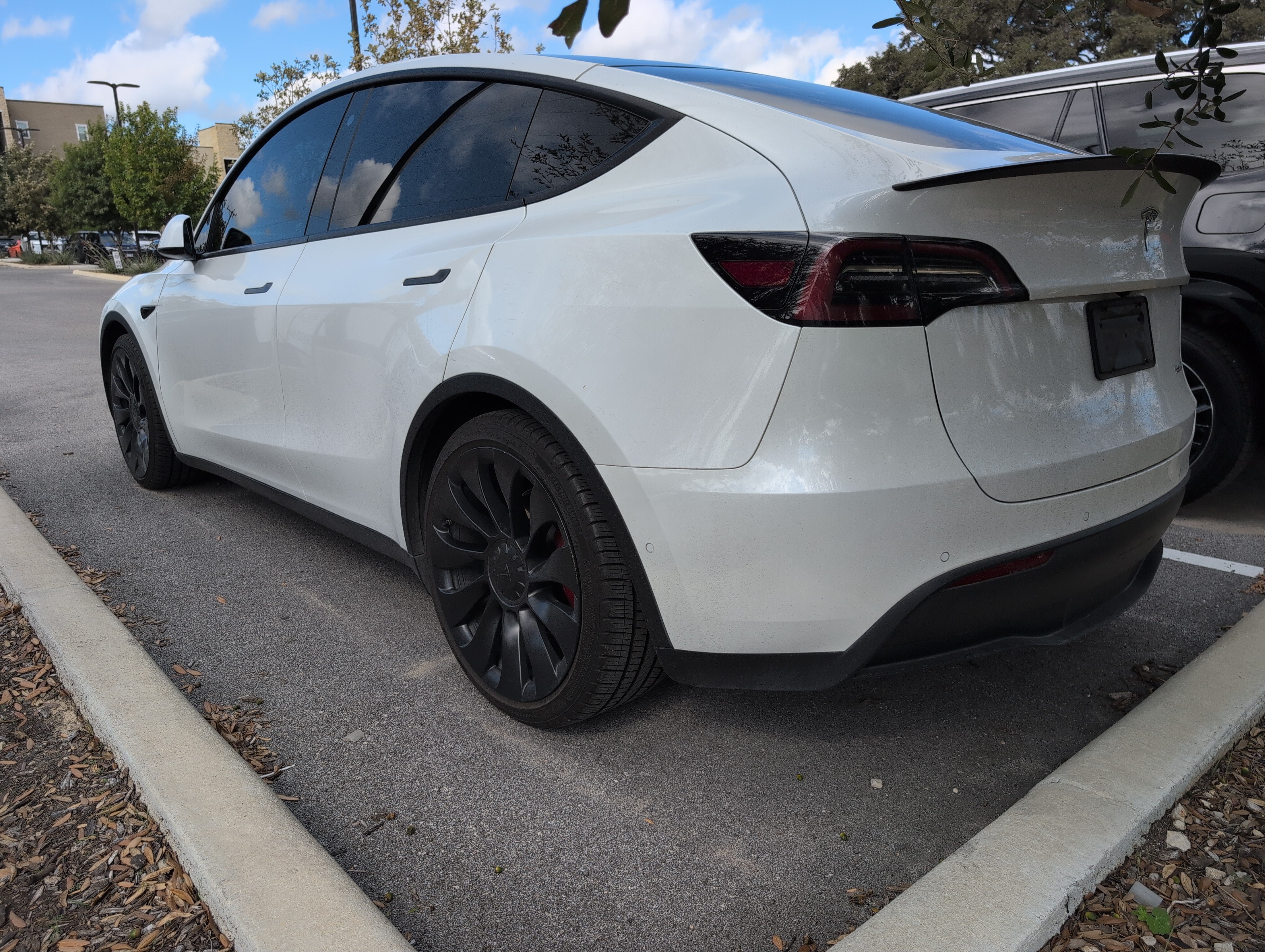 Used 2022 Tesla Model Y Performance AWD/4WD image 4