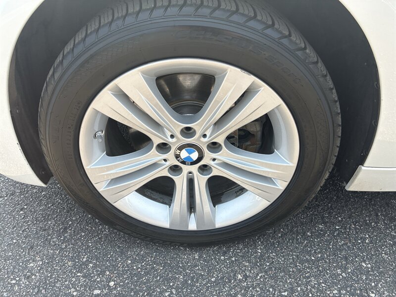 Used 2018 BMW 328d xDrive Wagon AWD/4WD image 9