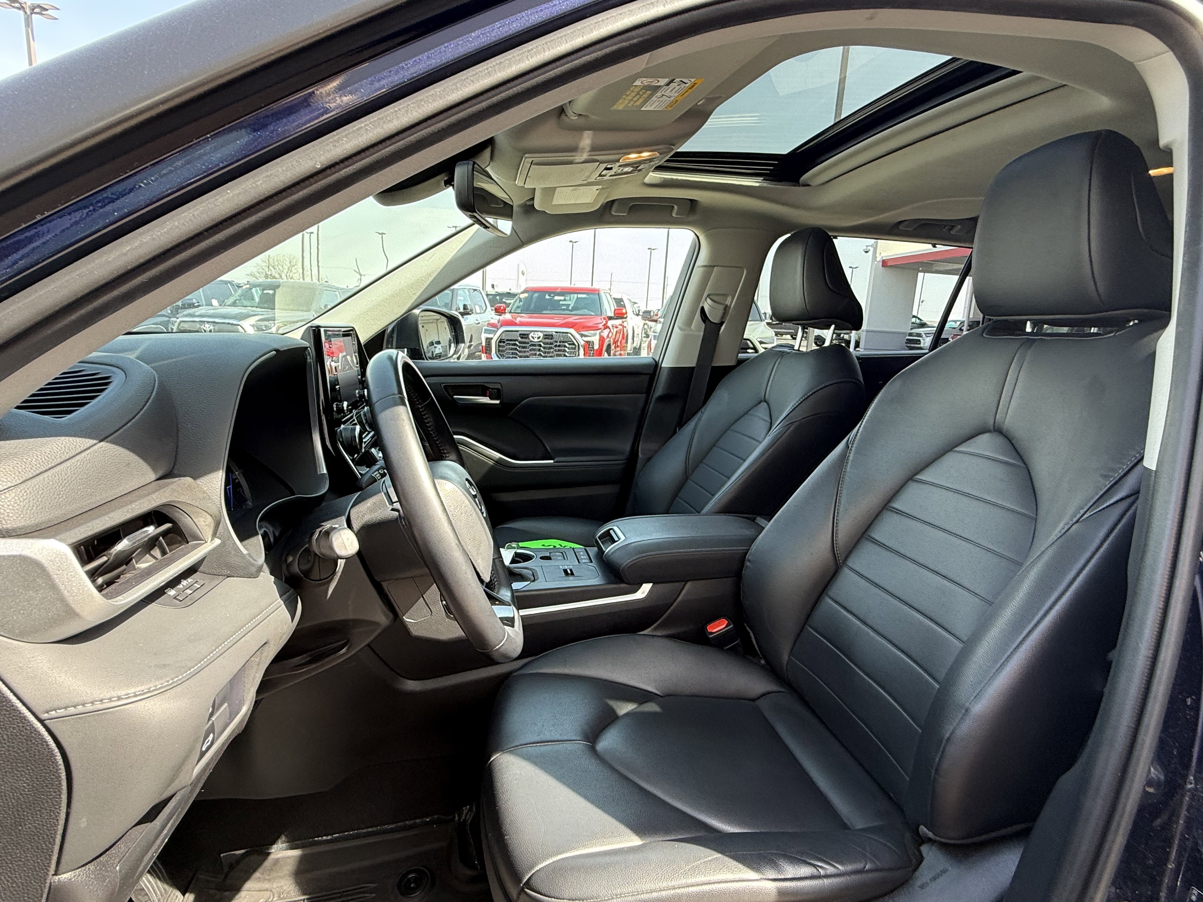 Used 2020 Toyota Highlander XLE image 5