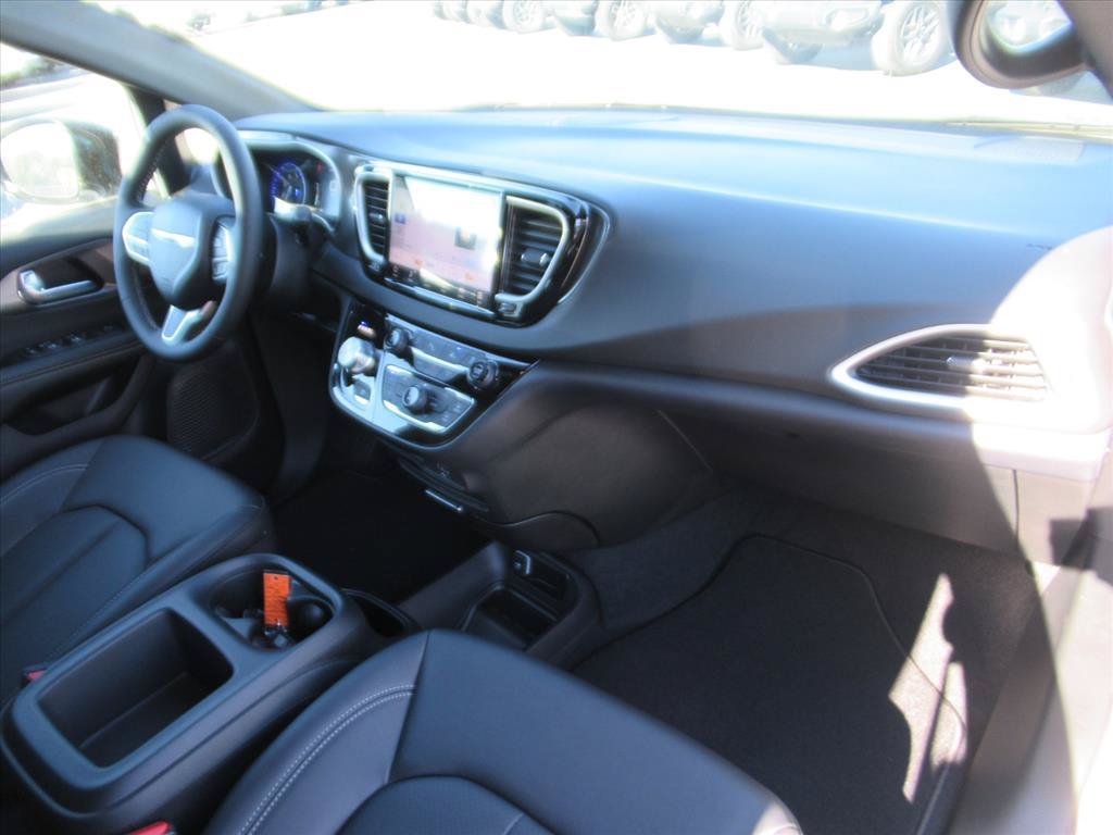 New 2026 Chrysler Voyager LX FWD image 10