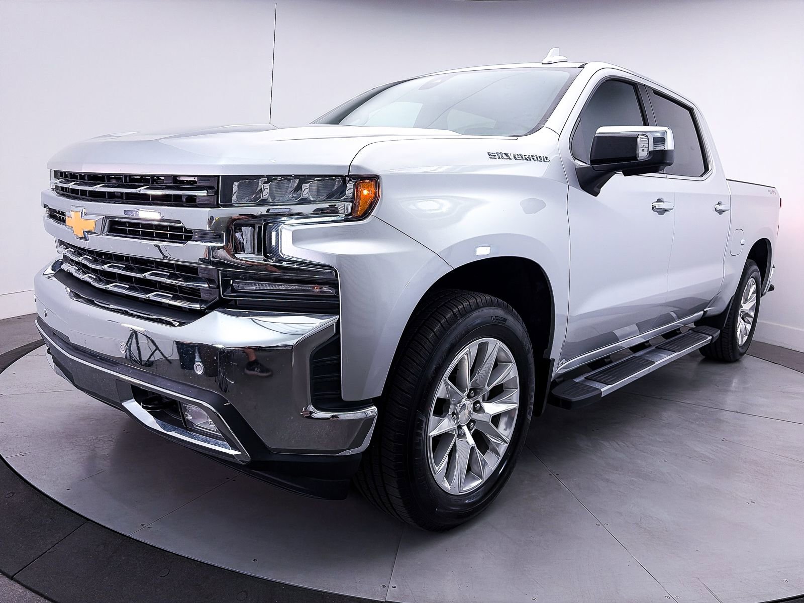 Used 2019 Chevrolet Silverado 1500 LTZ w/ LTZ Premium Package AWD/4WD image 15