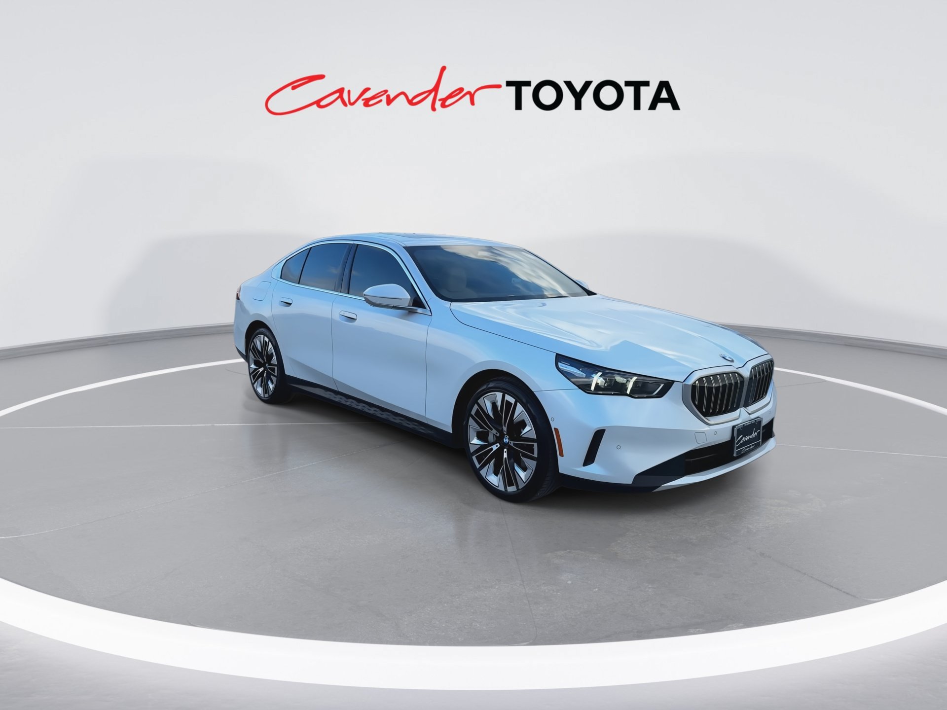 Used 2024 BMW 530i w/ Convenience Package RWD image 2