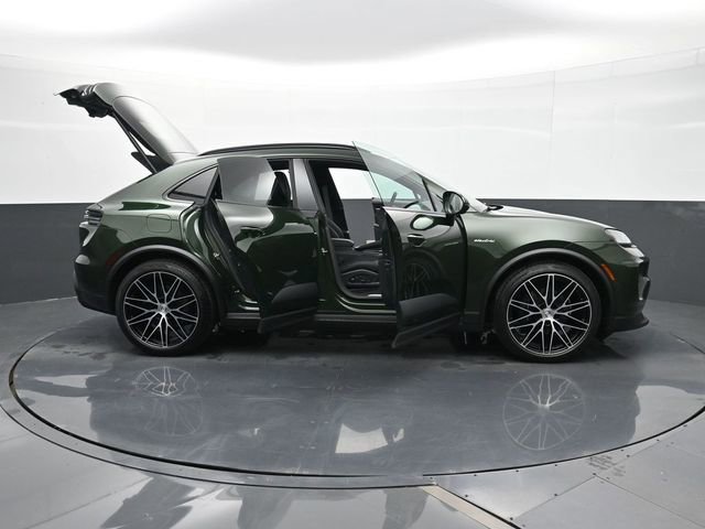 Certified 2025 Porsche Macan Electric RWD image 33