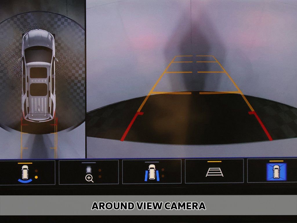 Used 2024 Chevrolet Traverse LT image 3