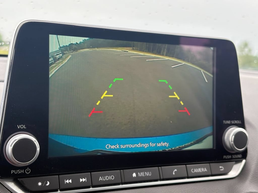 Used 2025 Nissan Sentra SV FWD image 16