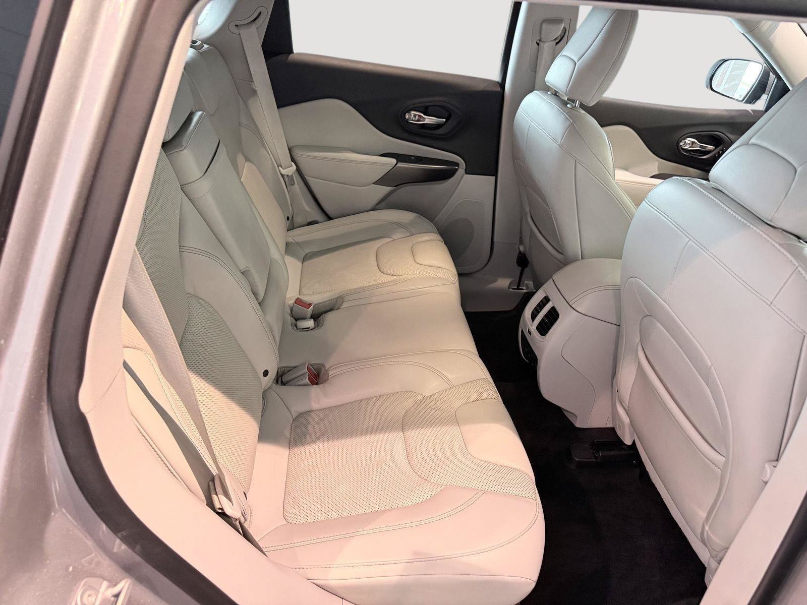 Used 2019 Jeep Cherokee Limited AWD/4WD image 26