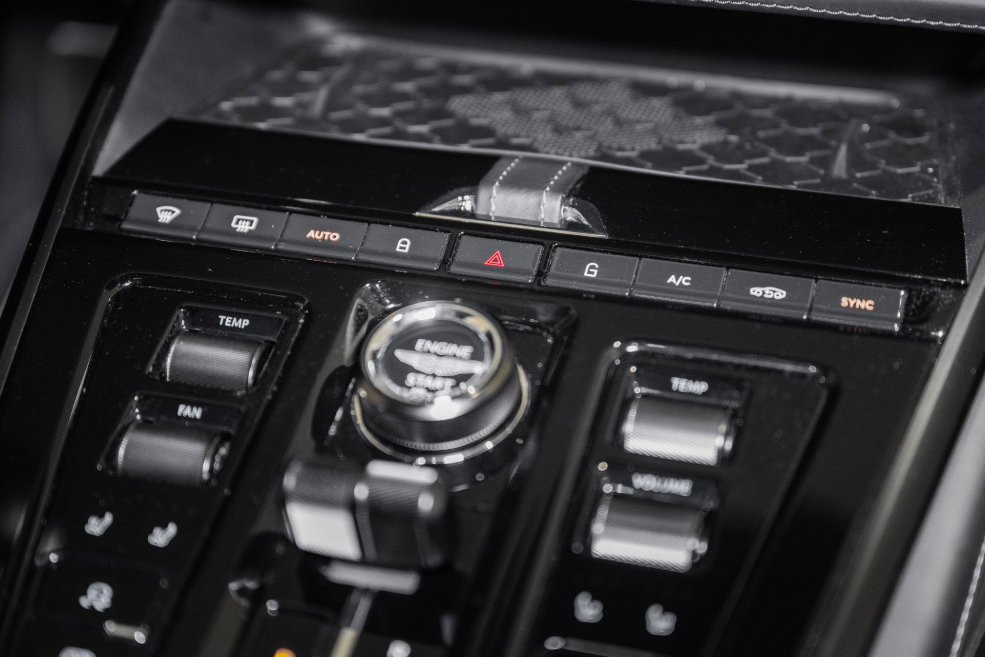 Used 2025 Aston Martin DBX 707 image 36