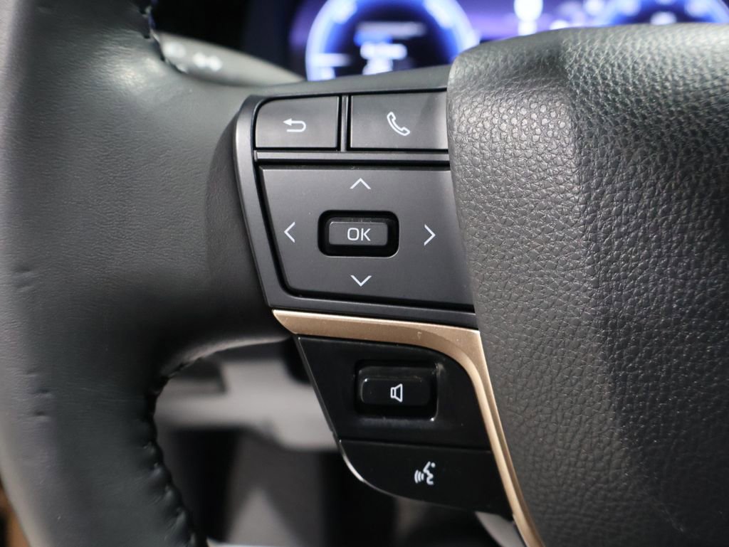 Used 2023 Toyota Crown Platinum image 34