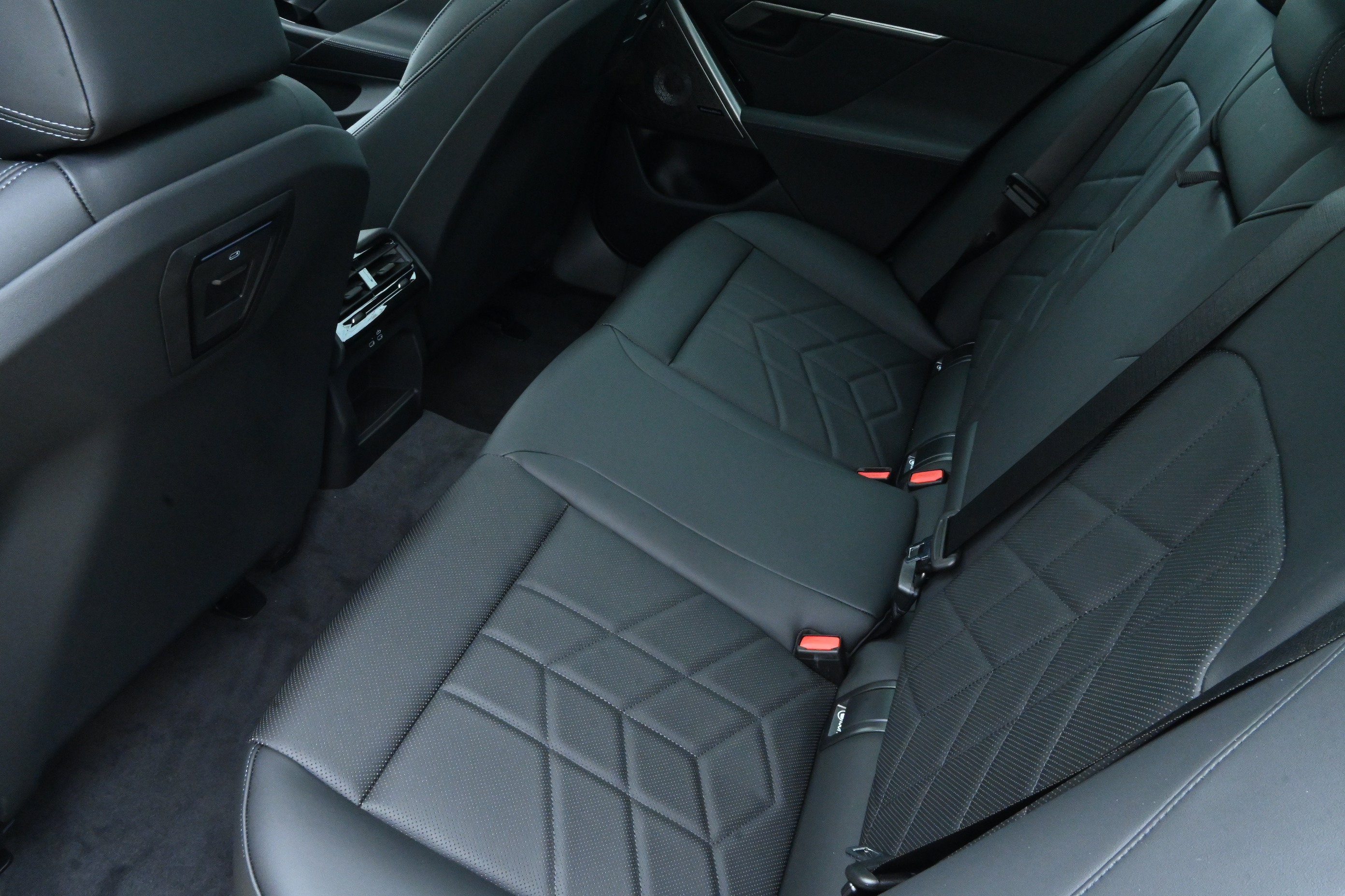 New 2027 BMW i5 eDrive40 RWD image 12