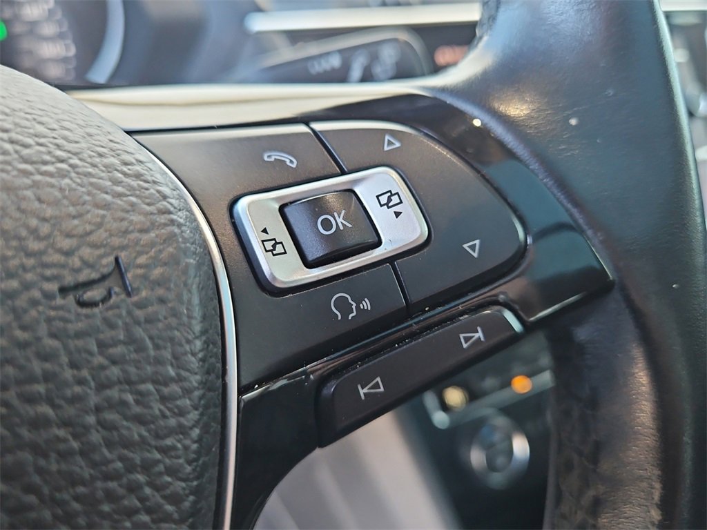 Used 2018 Volkswagen Tiguan SE w/ Panoramic Sunroof Package image 37