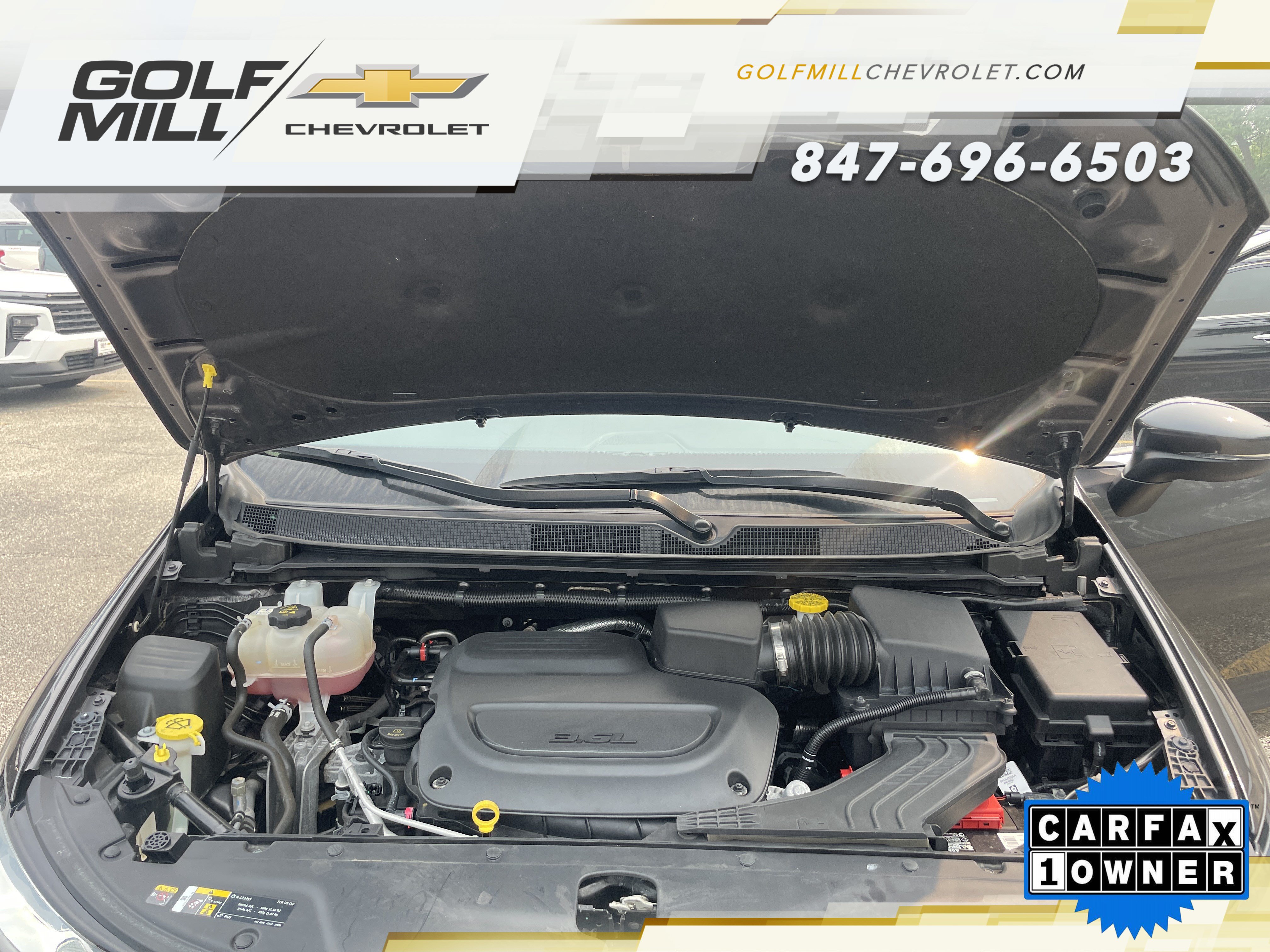 Used 2023 Chrysler Pacifica Touring-L FWD image 11