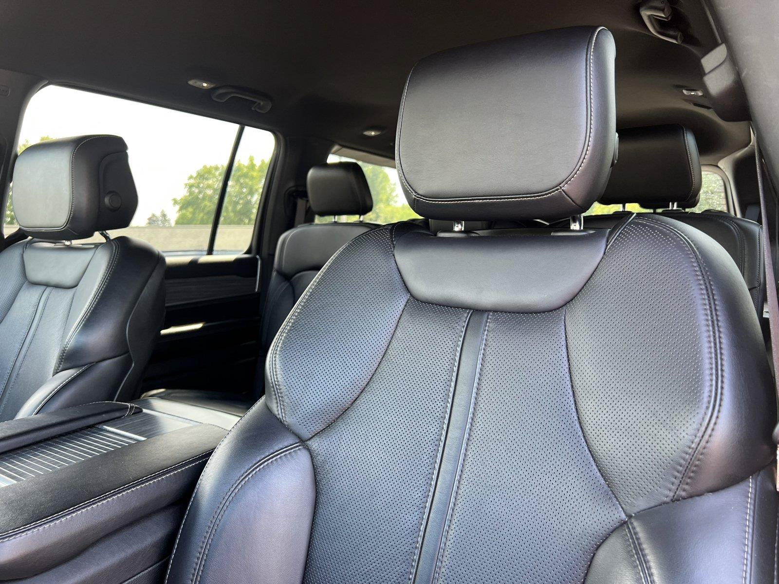 Used 2024 Jeep Wagoneer Series II w/ Flexible Seating Group AWD/4WD image 15