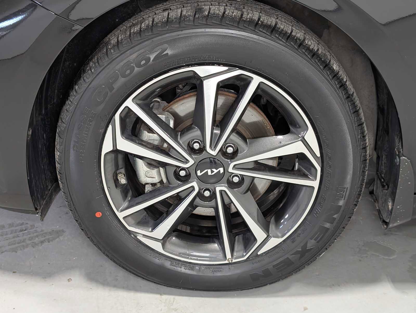 Used 2024 Kia Forte LXS w/ LXS Technology Package image 3