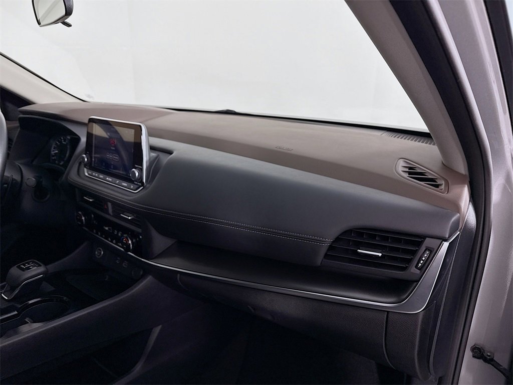 Used 2023 Nissan Rogue SV image 27