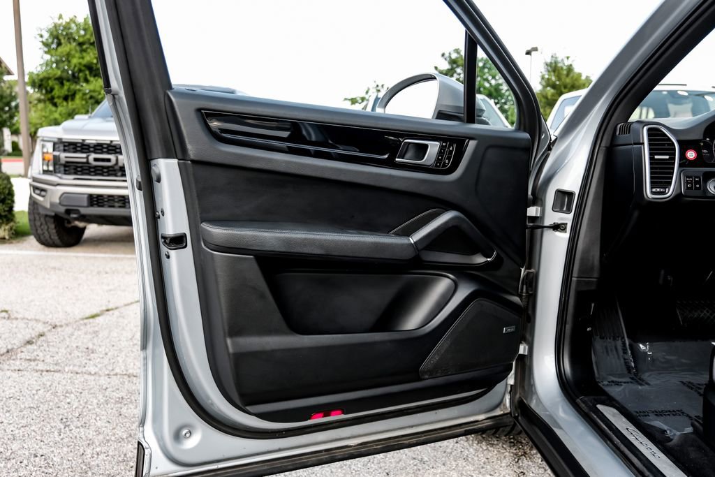 Used 2021 Porsche Cayenne image 45