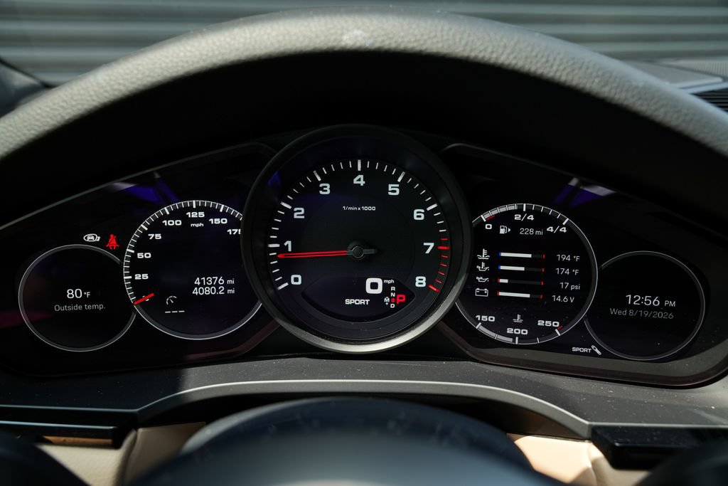 Certified 2022 Porsche Cayenne Coupe AWD/4WD image 24