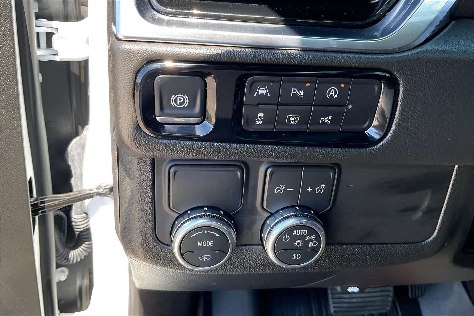 Used 2026 GMC Yukon XL Denali w/ Sun & Power Step Package RWD image 15