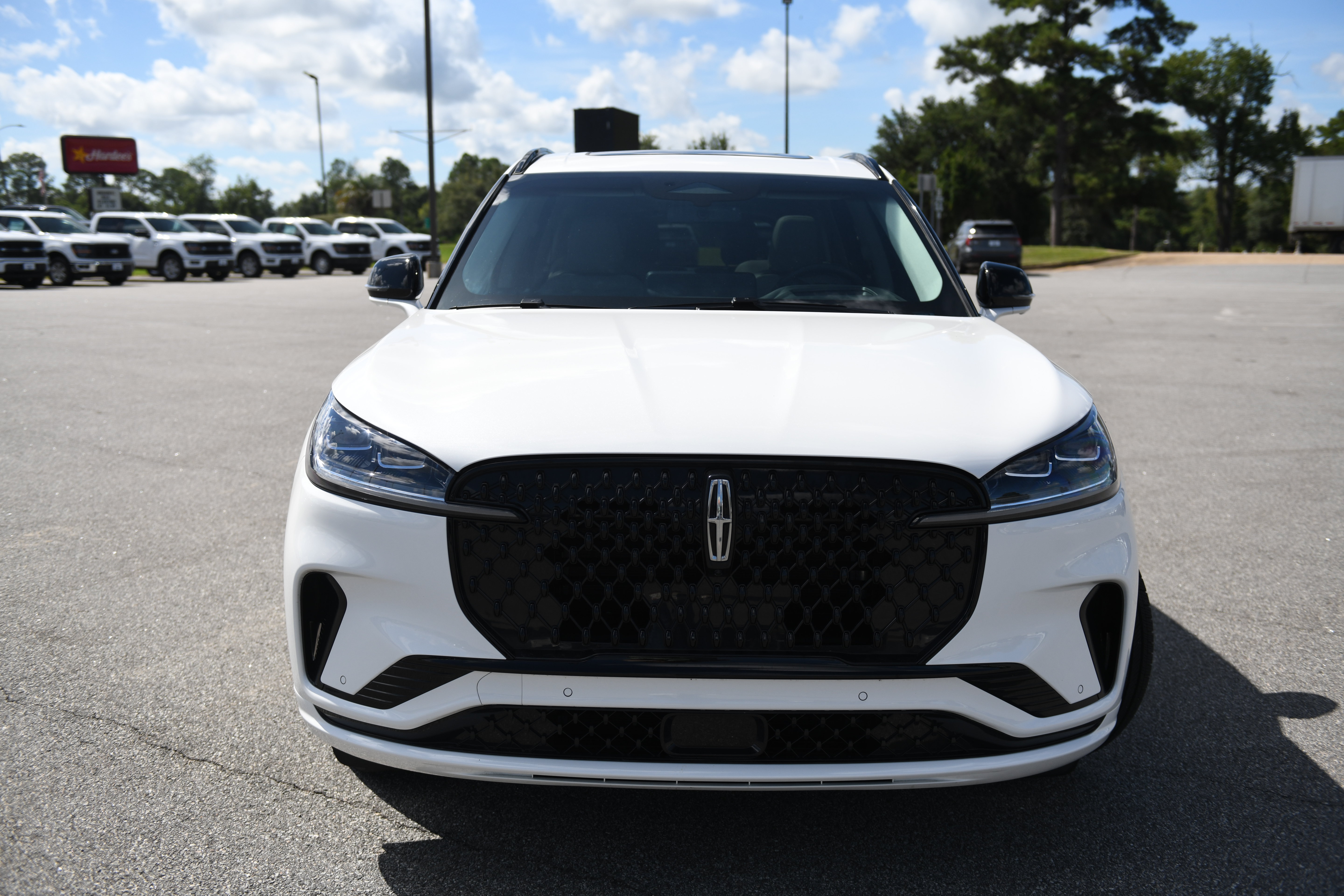 Used 2025 Lincoln Aviator Reserve w/ Jet Appearance Package RWD image 4