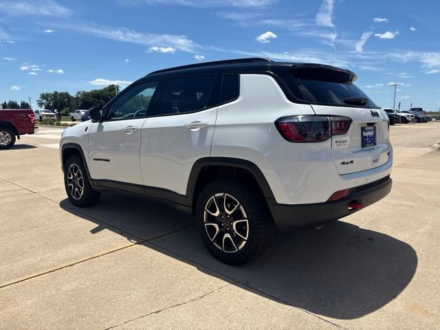 Used 2025 Jeep Compass Trailhawk AWD/4WD image 6