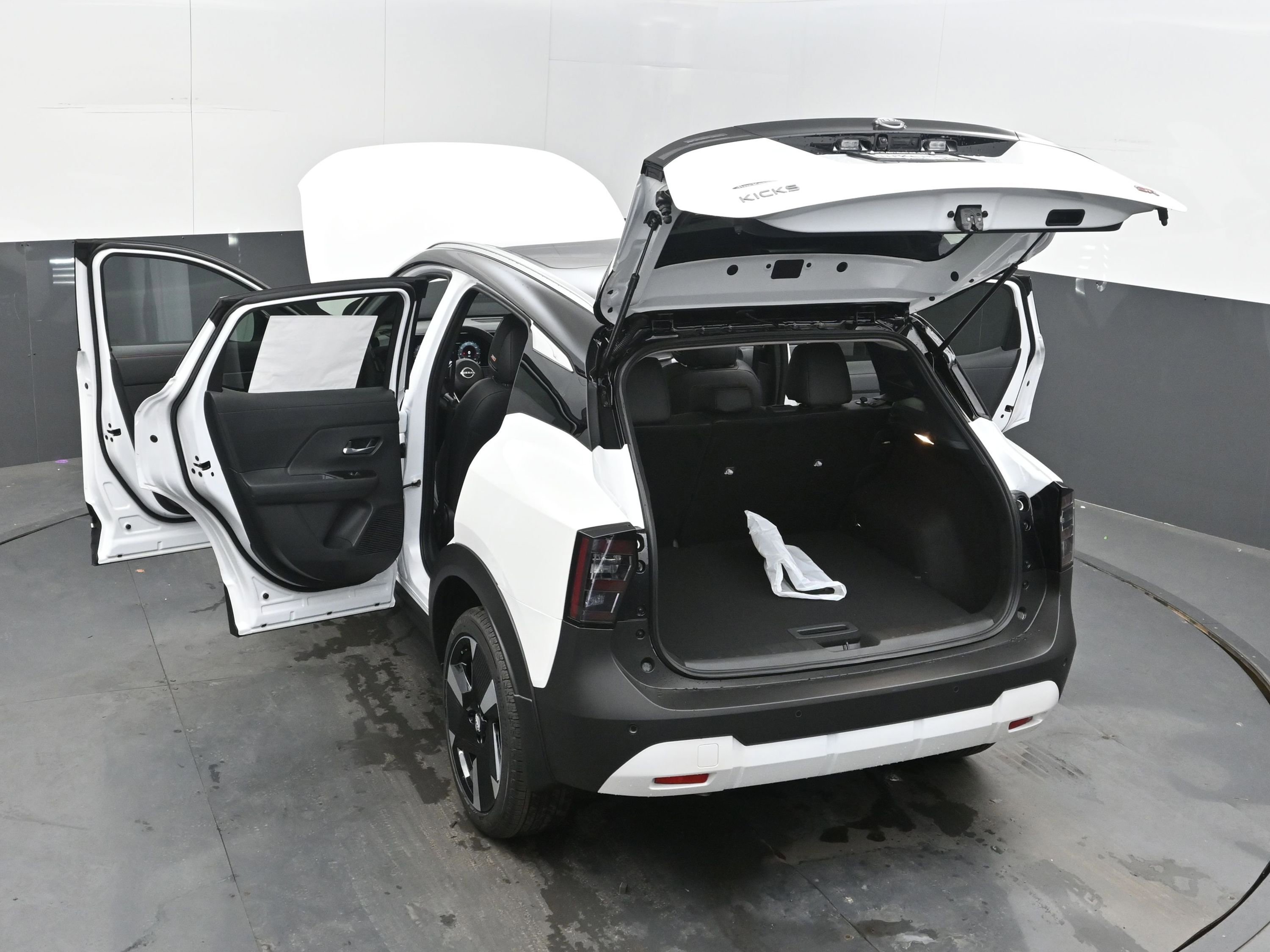 New 2026 Nissan Kicks SR w/ SR Premium Package image 44