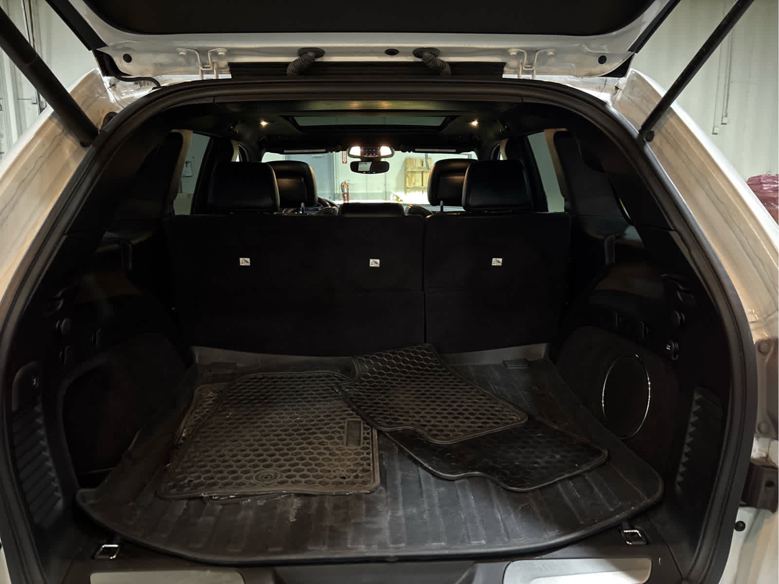 Used 2019 Jeep Grand Cherokee Overland AWD/4WD image 5