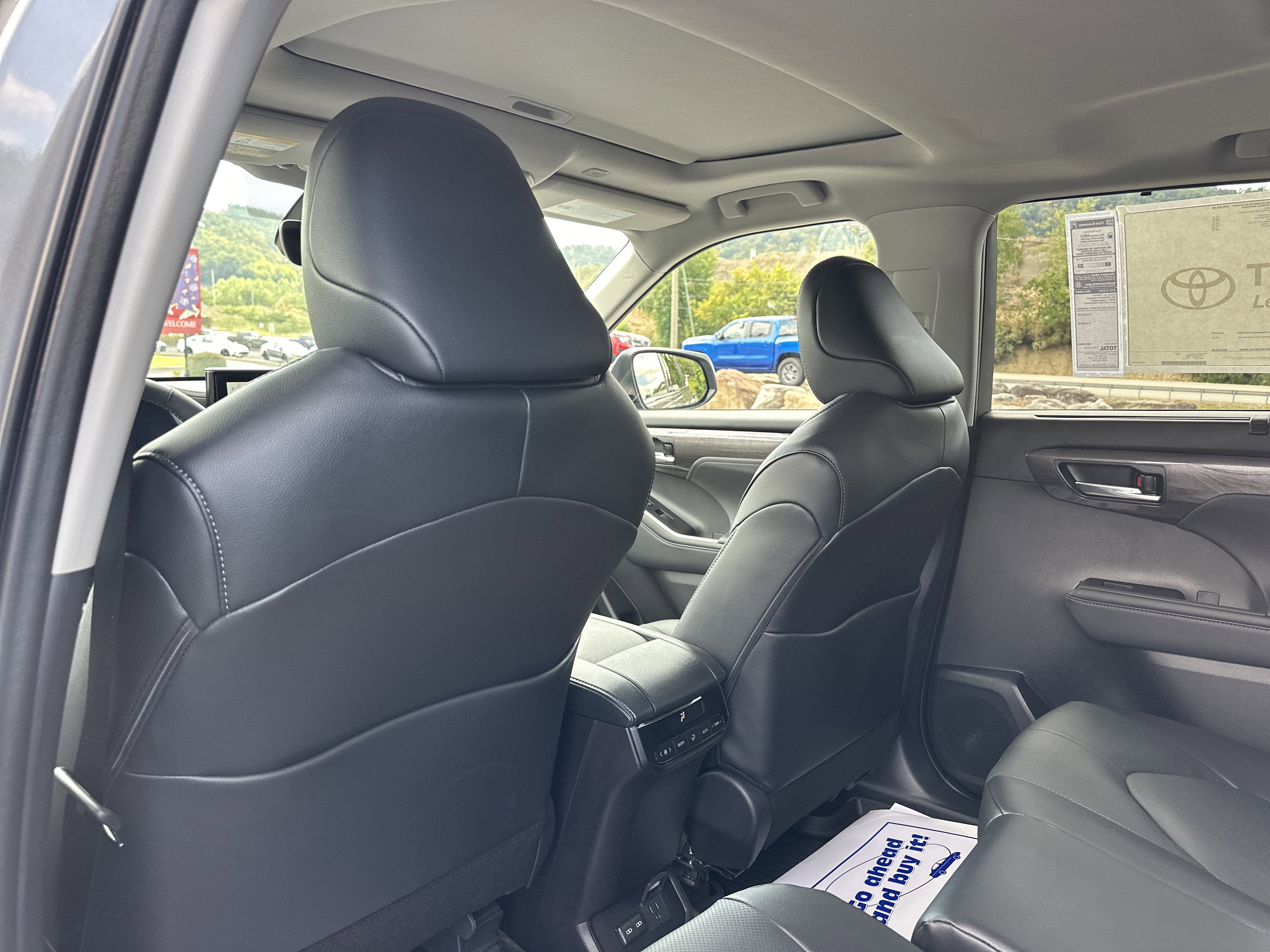 New 2025 Toyota Highlander Limited image 19