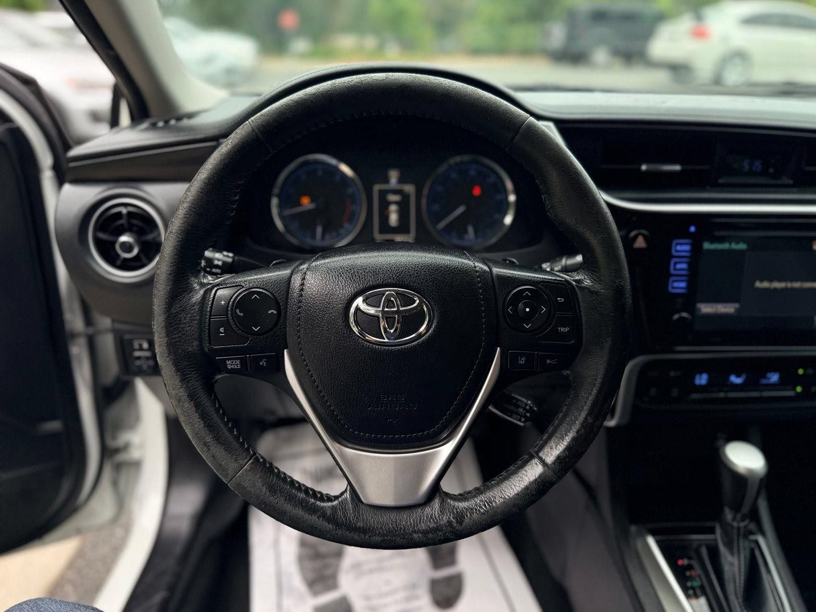 Used 2017 Toyota Corolla SE w/ SE Premium Package FWD image 31