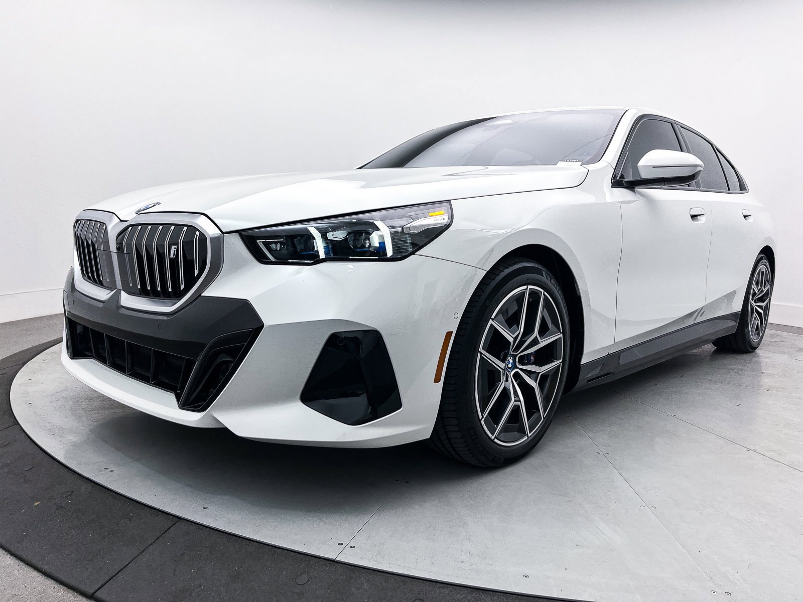 Used 2024 BMW i5 eDrive40i w/ M Sport Package image 15