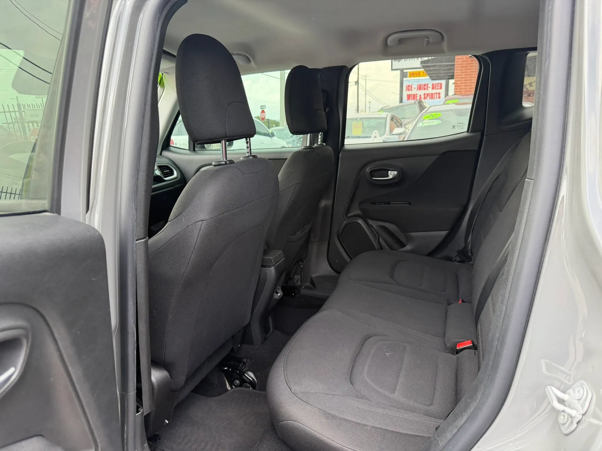 Used 2019 Jeep Renegade Latitude FWD image 14