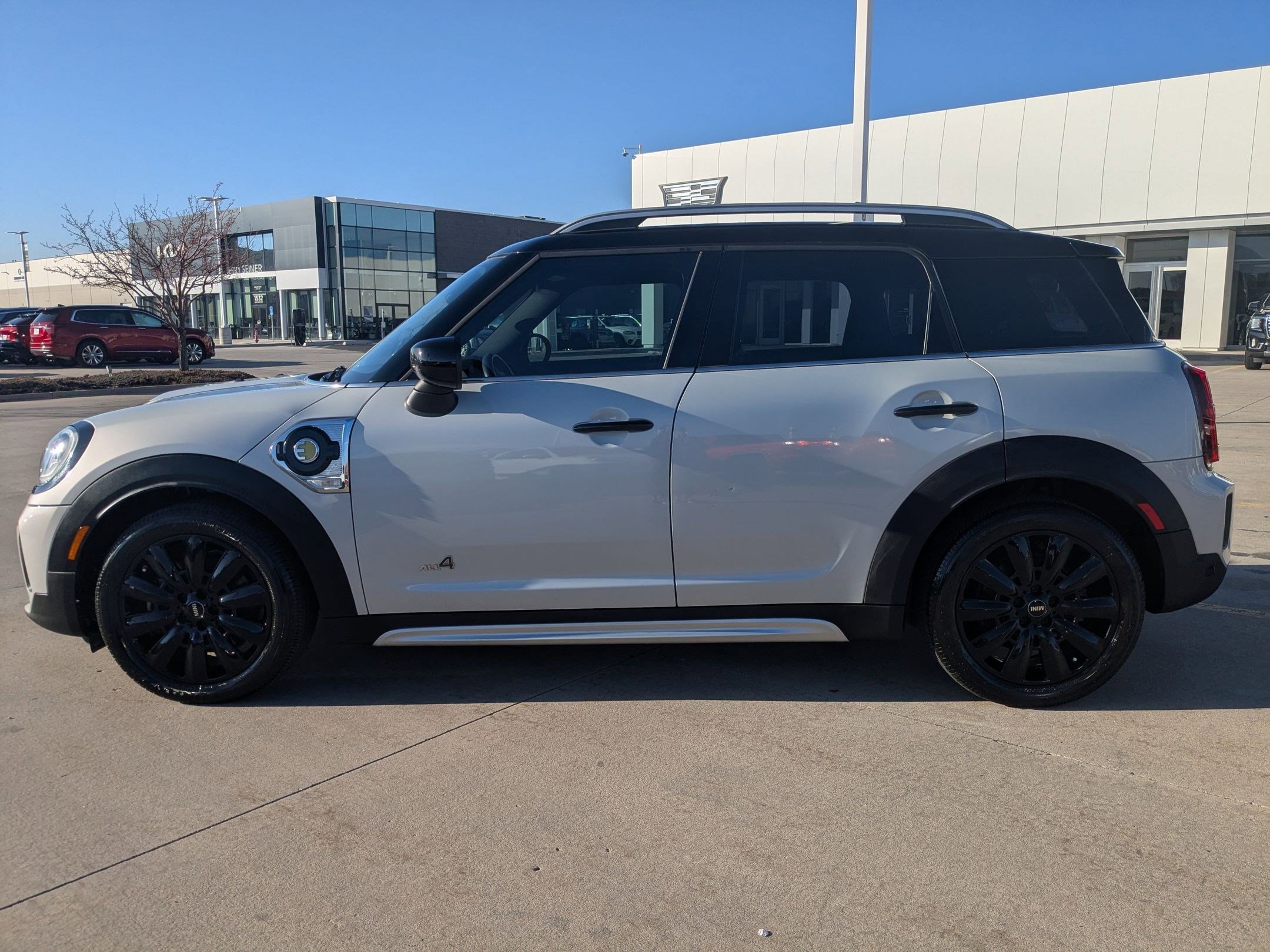 Used 2022 MINI Cooper Countryman SE w/ Premium Package image 3