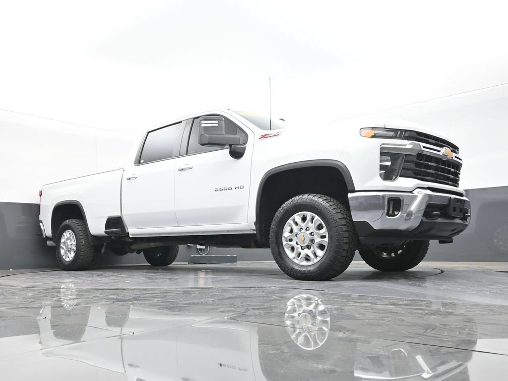 Used 2024 Chevrolet Silverado 2500 LT AWD/4WD image 40