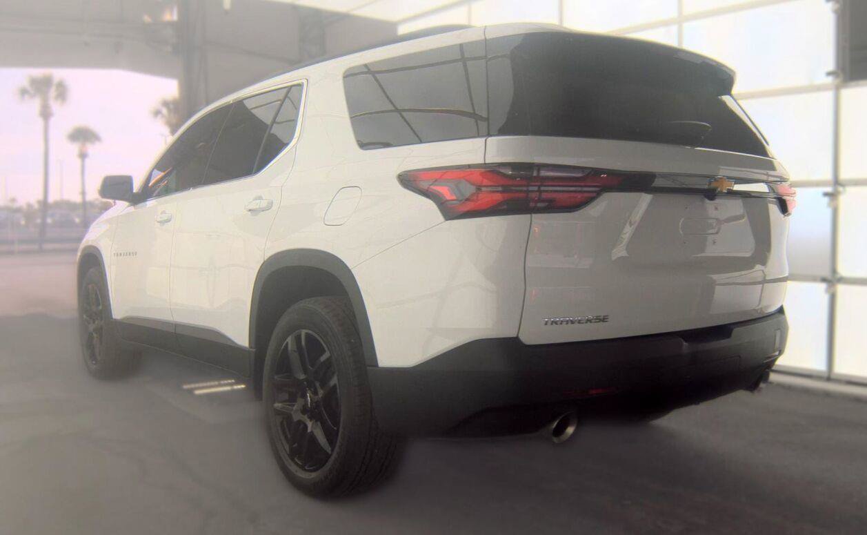 Used 2023 Chevrolet Traverse LT FWD image 17