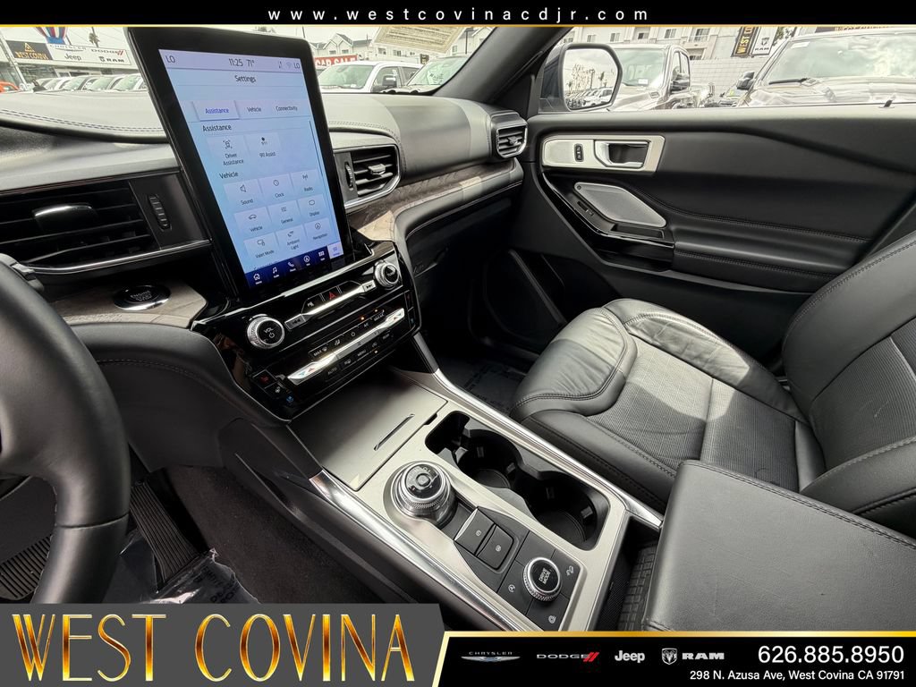 Used 2024 Ford Explorer Platinum w/ Technology Package AWD/4WD image 16