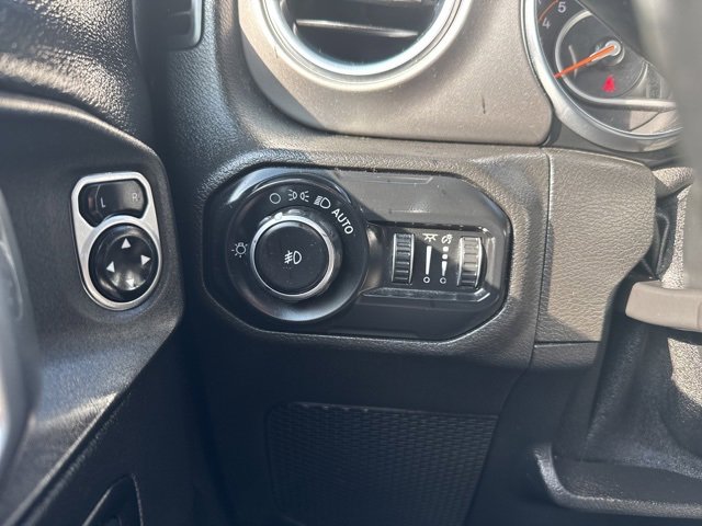 Used 2020 Jeep Wrangler Unlimited Sahara image 17