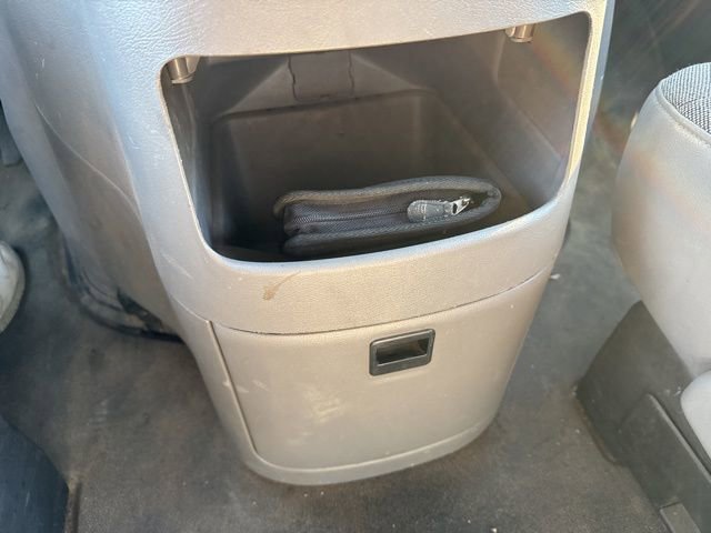 Used 2001 Ford E-350 and Econoline 350 XLT RWD image 17
