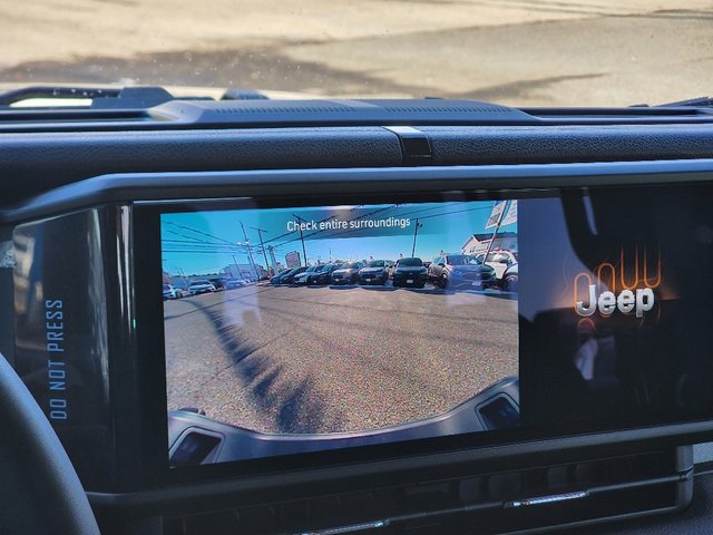 Used 2024 Jeep Gladiator Sport image 30