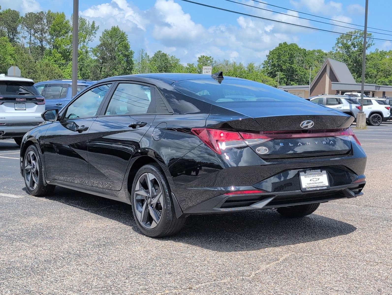Used 2023 Hyundai Elantra SEL w/ Convenience Package FWD image 3