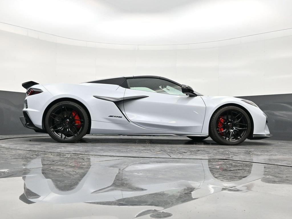 Used 2023 Chevrolet Corvette Z06 w/ Stealth Interior Trim Package RWD image 25