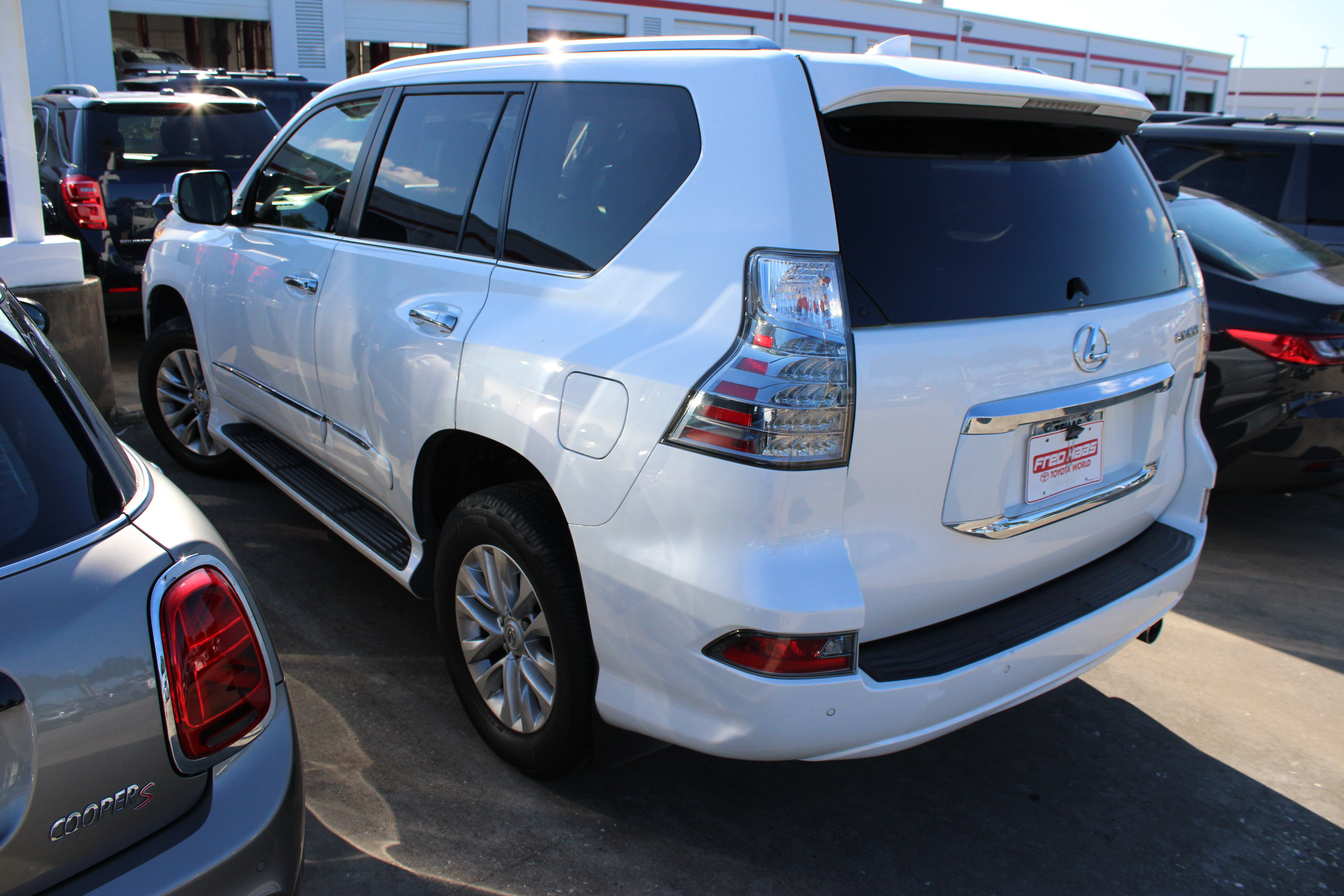 Used 2016 Lexus GX 460 w/ Premium Package AWD/4WD image 6