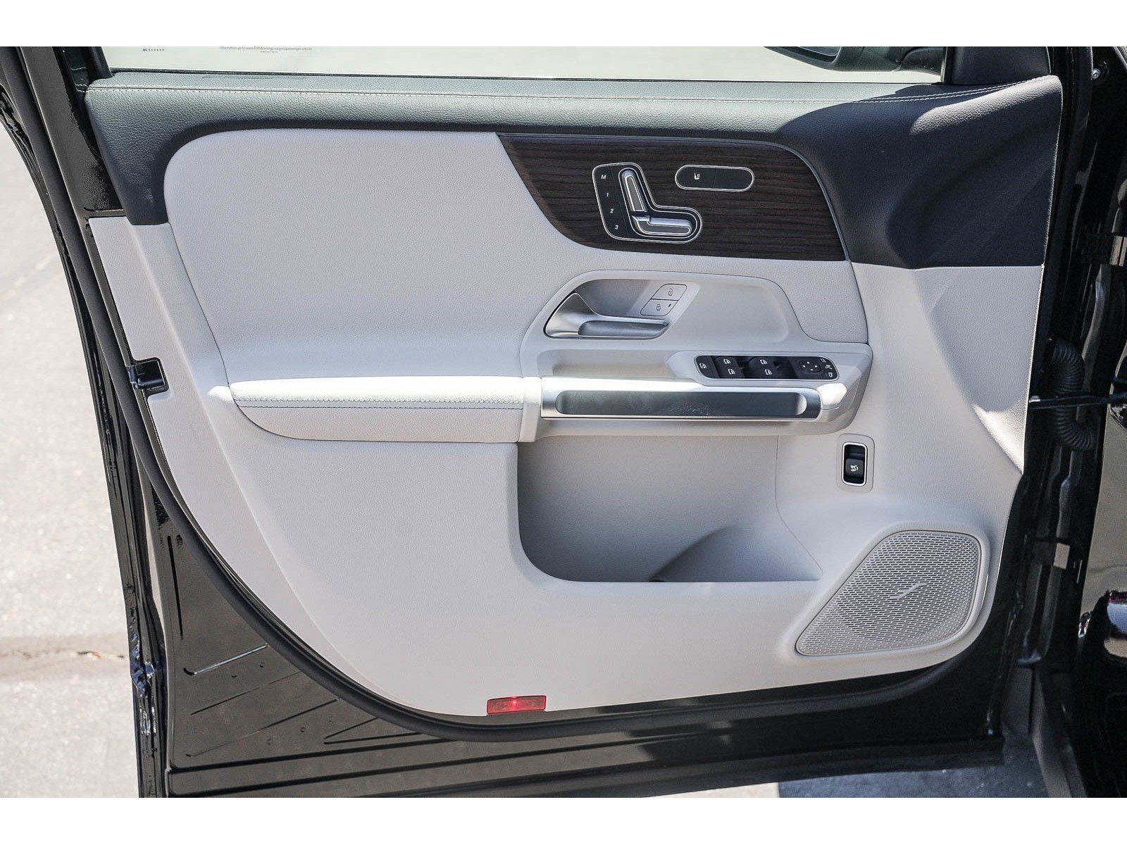 New 2026 Mercedes-Benz GLB 250 4MATIC image 19