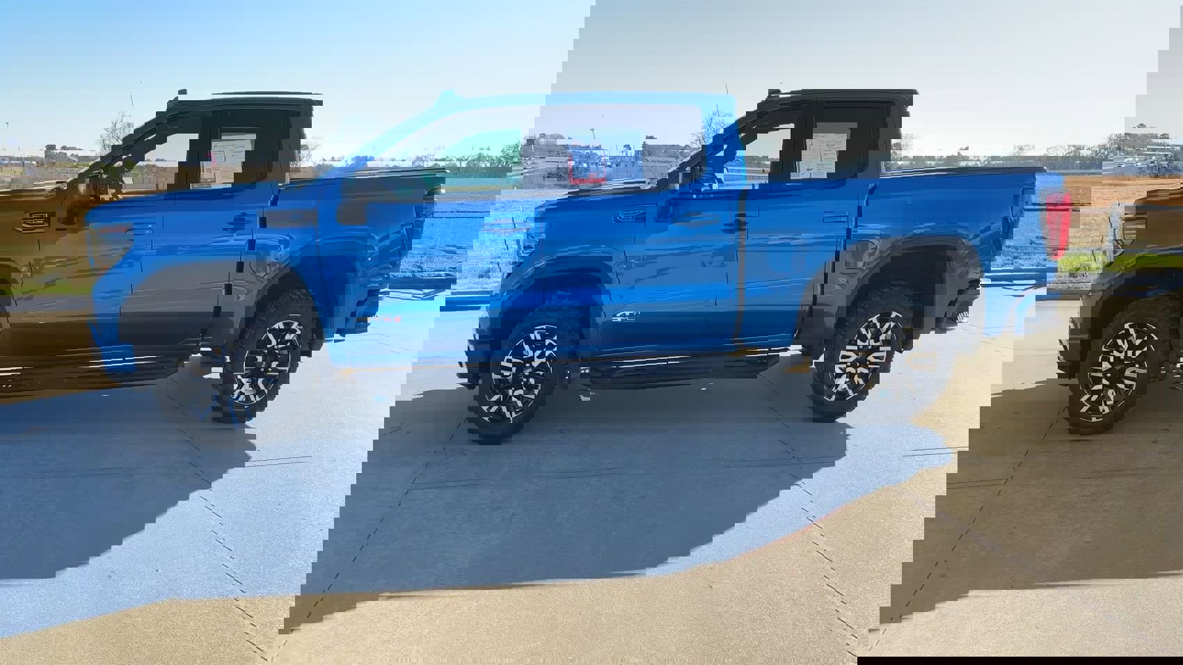 Used 2024 GMC Sierra 1500 AT4 w/ Technology Package image 6