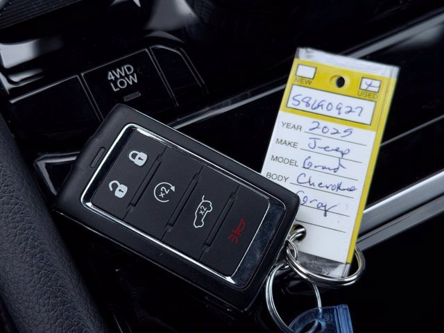Certified 2025 Jeep Grand Cherokee Summit AWD/4WD image 47