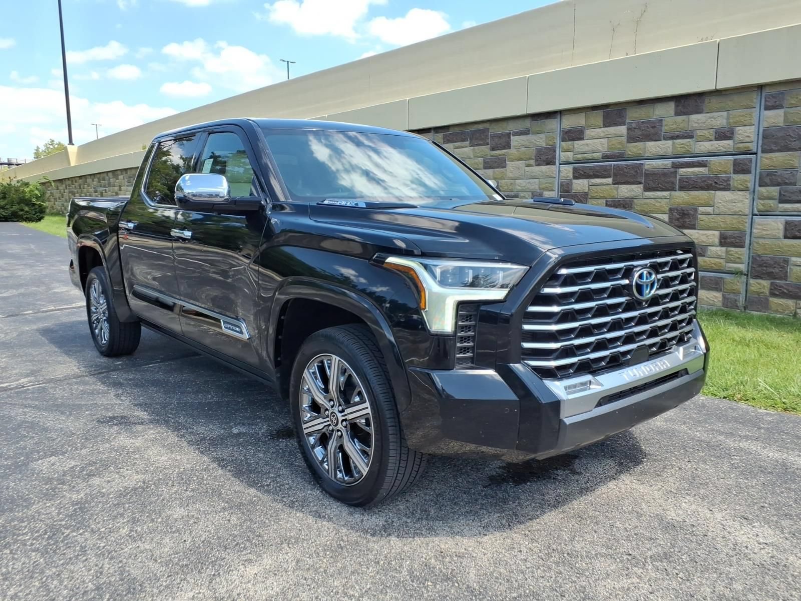 Used 2022 Toyota Tundra Capstone AWD/4WD image 2