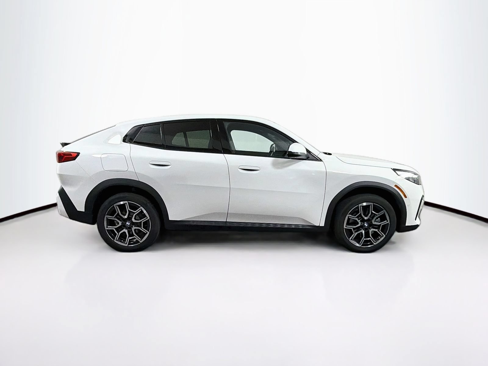 Used 2026 BMW X2 xDrive28i AWD/4WD image 8