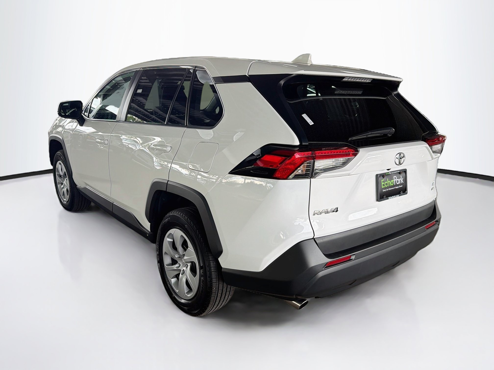 Used 2025 Toyota RAV4 LE AWD/4WD image 5