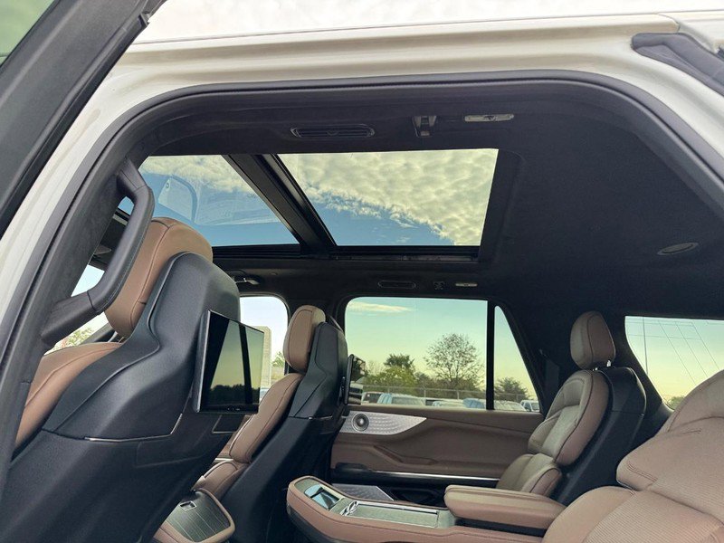 New 2025 Lincoln Navigator L Black Label image 11