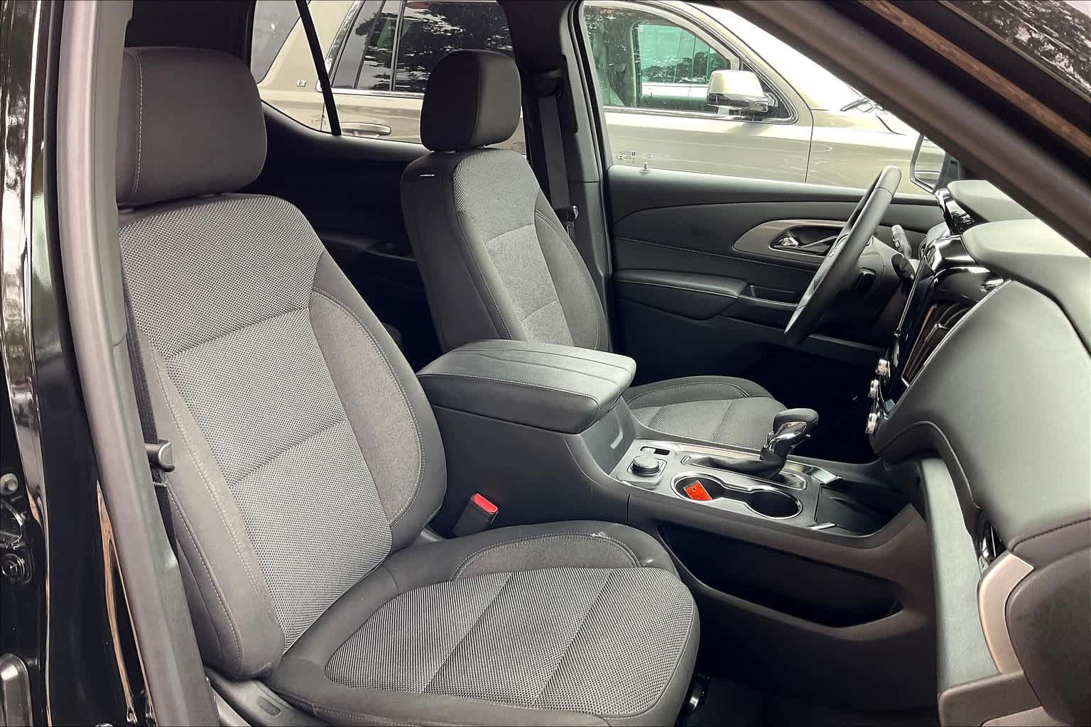 Used 2023 Chevrolet Traverse LT FWD image 8
